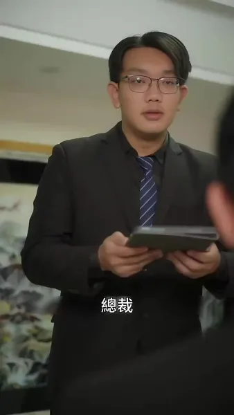 เด็กน้อยที่น่ารัก: แม่ของเธอสวยและสปอร์ต