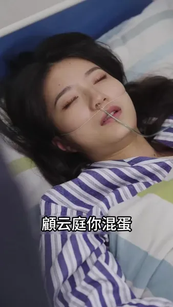 เด็กน้อยที่น่ารัก: แม่ของเธอสวยและสปอร์ต