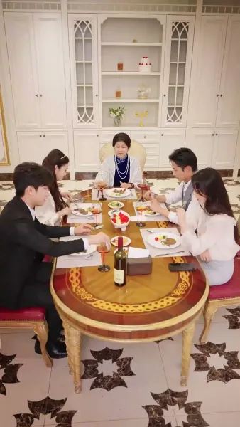 กุหลาบนำโชค