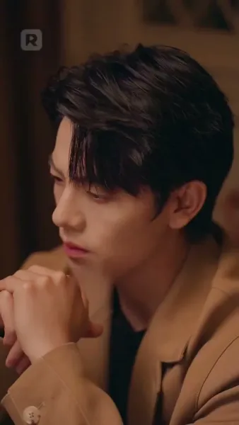 ยั่วยวนให้จูบแอบ