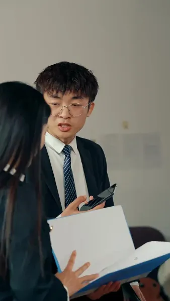 เสแสร้งแกล้งไม่รัก