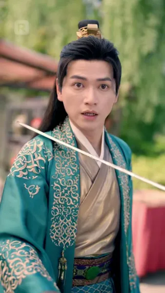 ความรักเบ่งบานท่ามกลางอำนาจ