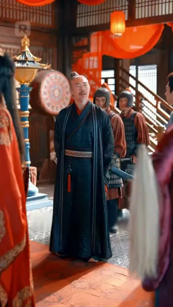 ความรักเบ่งบานท่ามกลางอำนาจ