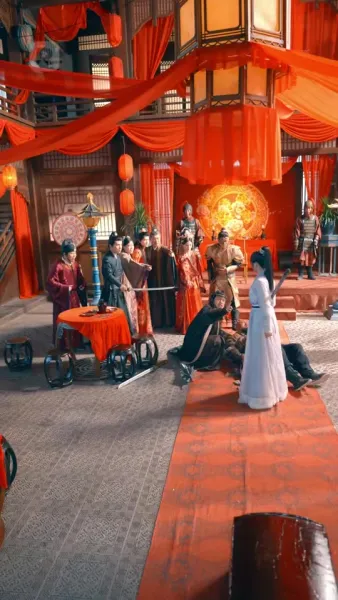 ความรักเบ่งบานท่ามกลางอำนาจ