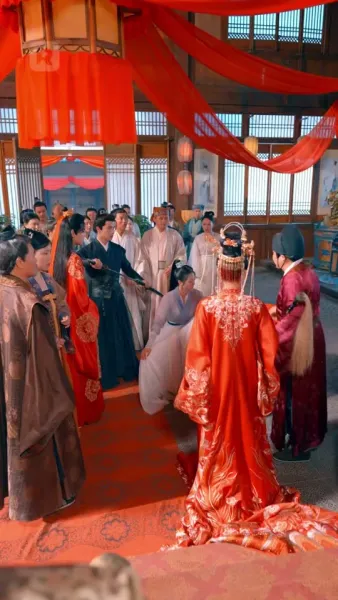 ความรักเบ่งบานท่ามกลางอำนาจ