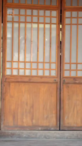 ความรักเบ่งบานท่ามกลางอำนาจ