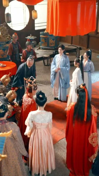 ความรักเบ่งบานท่ามกลางอำนาจ