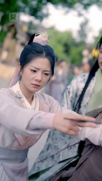 ความรักเบ่งบานท่ามกลางอำนาจ