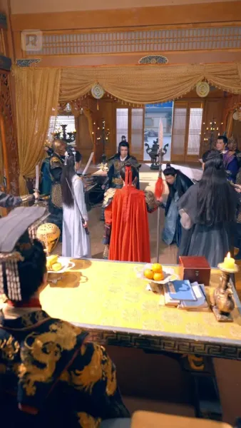 ความรักเบ่งบานท่ามกลางอำนาจ