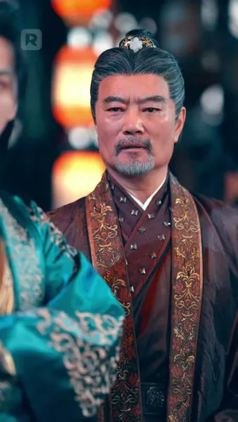 ความรักเบ่งบานท่ามกลางอำนาจ