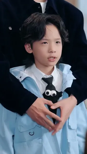 ความรักเริ่มต้นจากลูกแฝด（ฉบับพากย์ ）