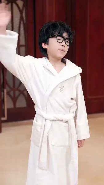 ความรักเริ่มต้นจากลูกแฝด（ฉบับพากย์ ）