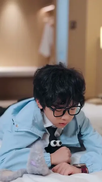 ความรักเริ่มต้นจากลูกแฝด（ฉบับพากย์ ）