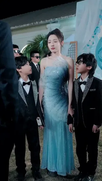 ความรักเริ่มต้นจากลูกแฝด（ฉบับพากย์ ）