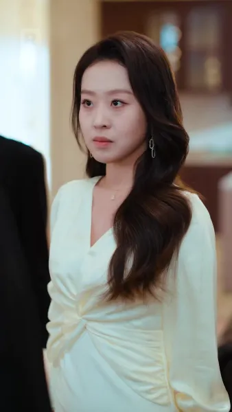 คู่หมั้นทรยศ จูงมือรัชทายาท