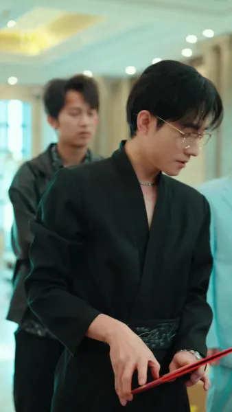 คู่หมั้นทรยศ จูงมือรัชทายาท