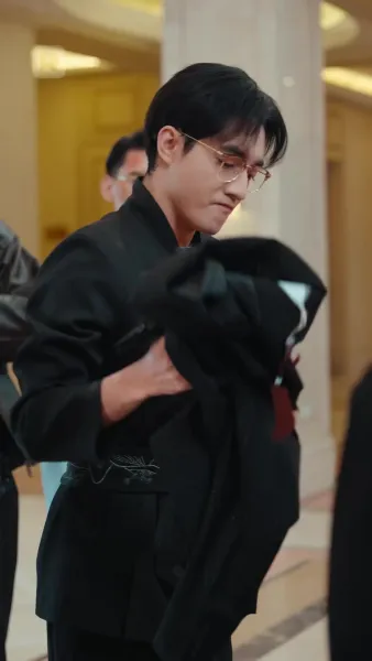 คู่หมั้นทรยศ จูงมือรัชทายาท