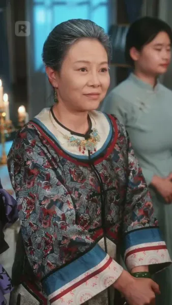 ผิดธรรมเนียม