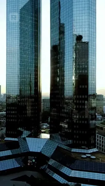 ท้าใจนายลอยด์: รักเร้นข้ามวัย