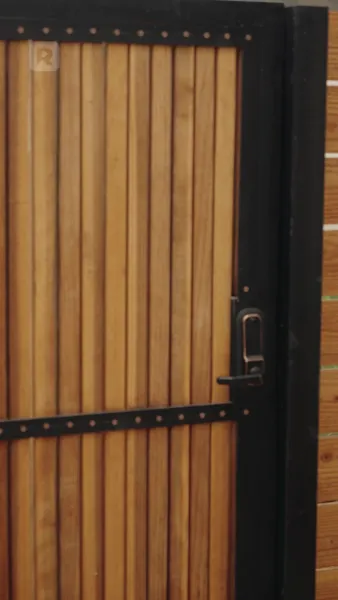 ท้าใจนายลอยด์: รักเร้นข้ามวัย