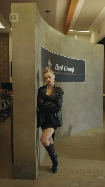 ท้าใจนายลอยด์: รักเร้นข้ามวัย