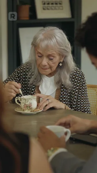 ท้าใจนายลอยด์: รักเร้นข้ามวัย