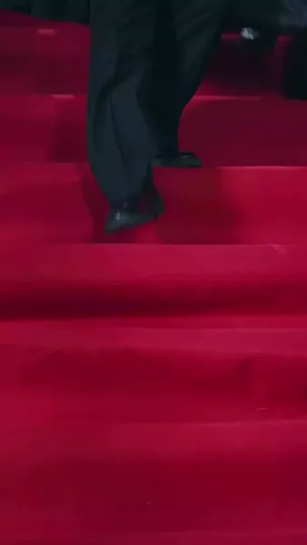 มังกรแกร่งพ้นคุก