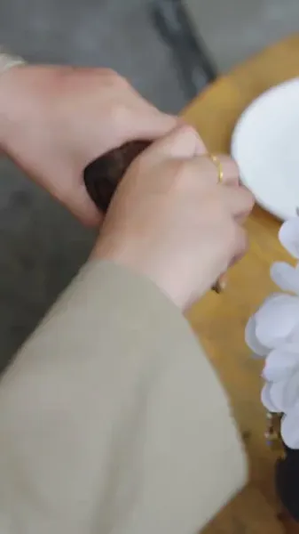 กล้าดียังไงถึงไม่แต่งงานใหม่