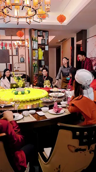 การเปิดตัวของเขยมังกร