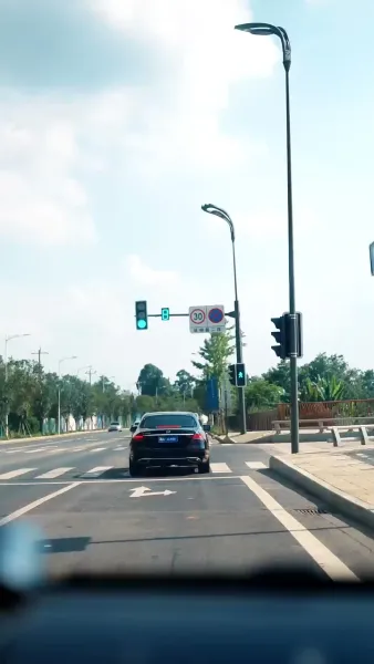 ประธานรูปหล่อขอเป็นคนจน