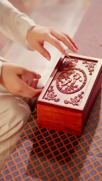 เงื่อนชะตาในห้วงรักลับ