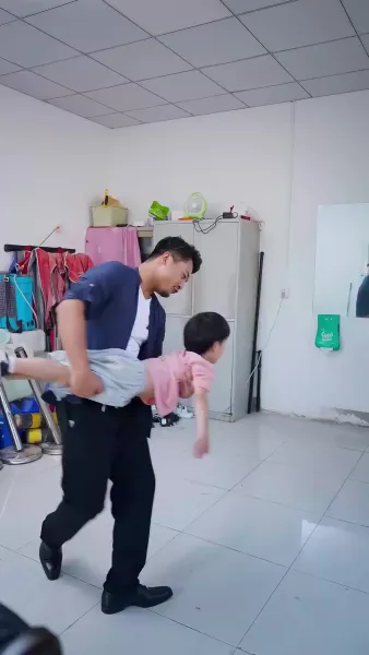 คุณพ่อยาม ที่แท้เป็นมหาเศรษฐี(พากย์เสียง)