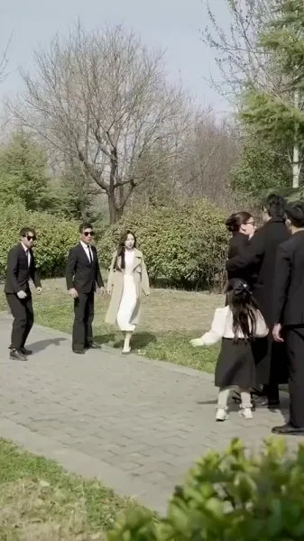 ฝาแฝดมหัศจรรย์กับพ่อปริศนา