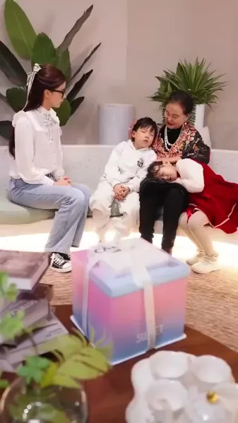 ฝาแฝดมหัศจรรย์กับพ่อปริศนา