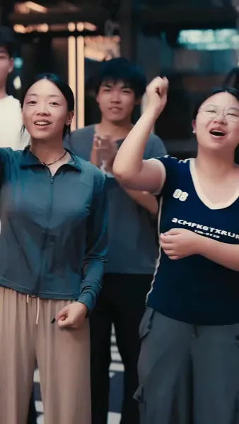 ประธานลี่ตามจีบ ภรรยาผู้พิชิตทุกสิ่ง