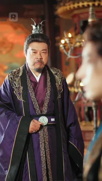 บุปผาบนอาชาศึก