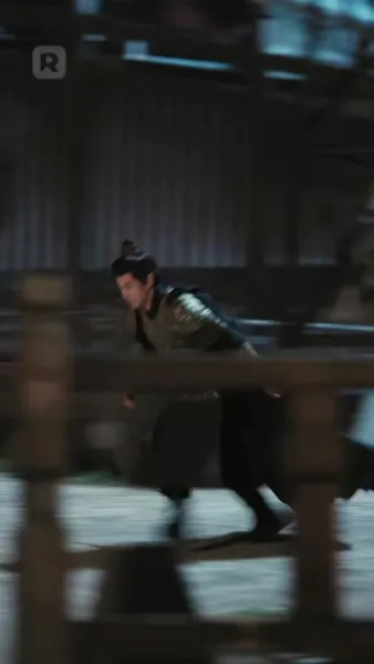 บุปผาบนอาชาศึก