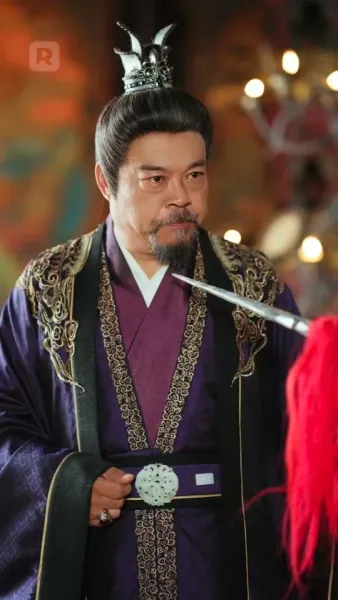 บุปผาบนอาชาศึก