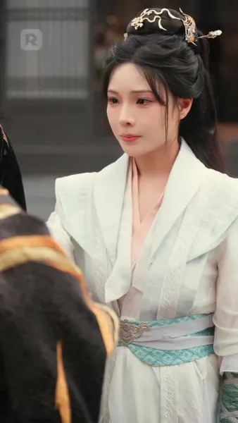 บุปผาบนอาชาศึก