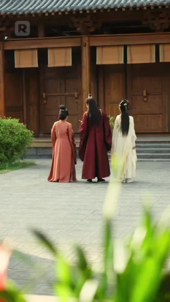 บุปผาบนอาชาศึก