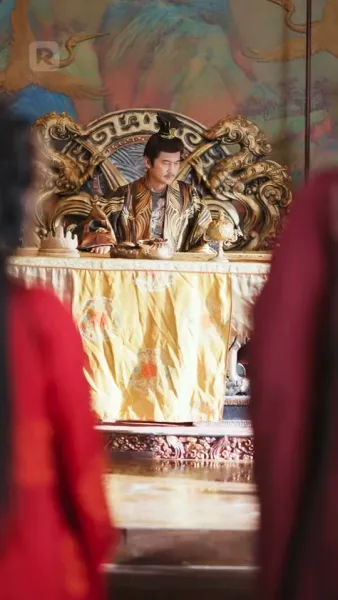 บุปผาบนอาชาศึก