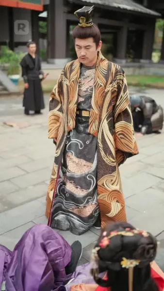 บุปผาบนอาชาศึก