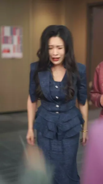 อย่าท้าทาย ทายาทสาว