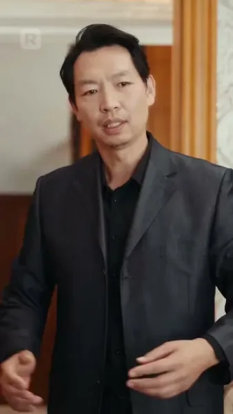 มหาเศรษฐีในร่างช่างก่อสร้าง