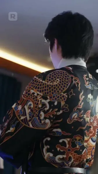 มหาเศรษฐีในร่างช่างก่อสร้าง