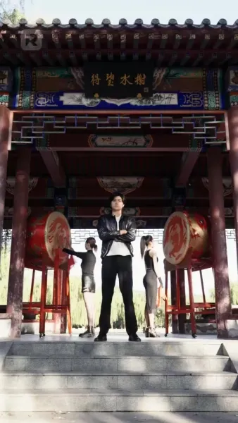 มหาเศรษฐีในร่างช่างก่อสร้าง