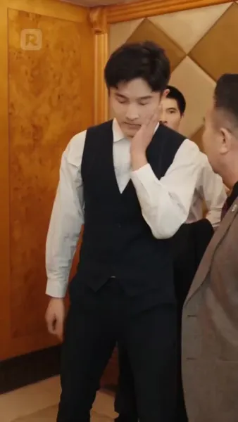 มหาเศรษฐีในร่างช่างก่อสร้าง