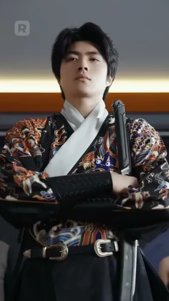 มหาเศรษฐีในร่างช่างก่อสร้าง