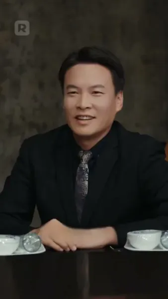 มหาเศรษฐีในร่างช่างก่อสร้าง