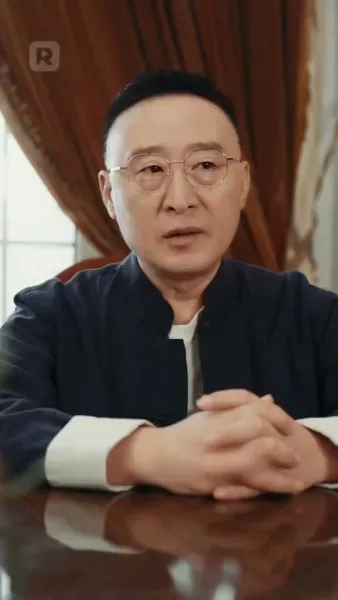 มหาเศรษฐีในร่างช่างก่อสร้าง